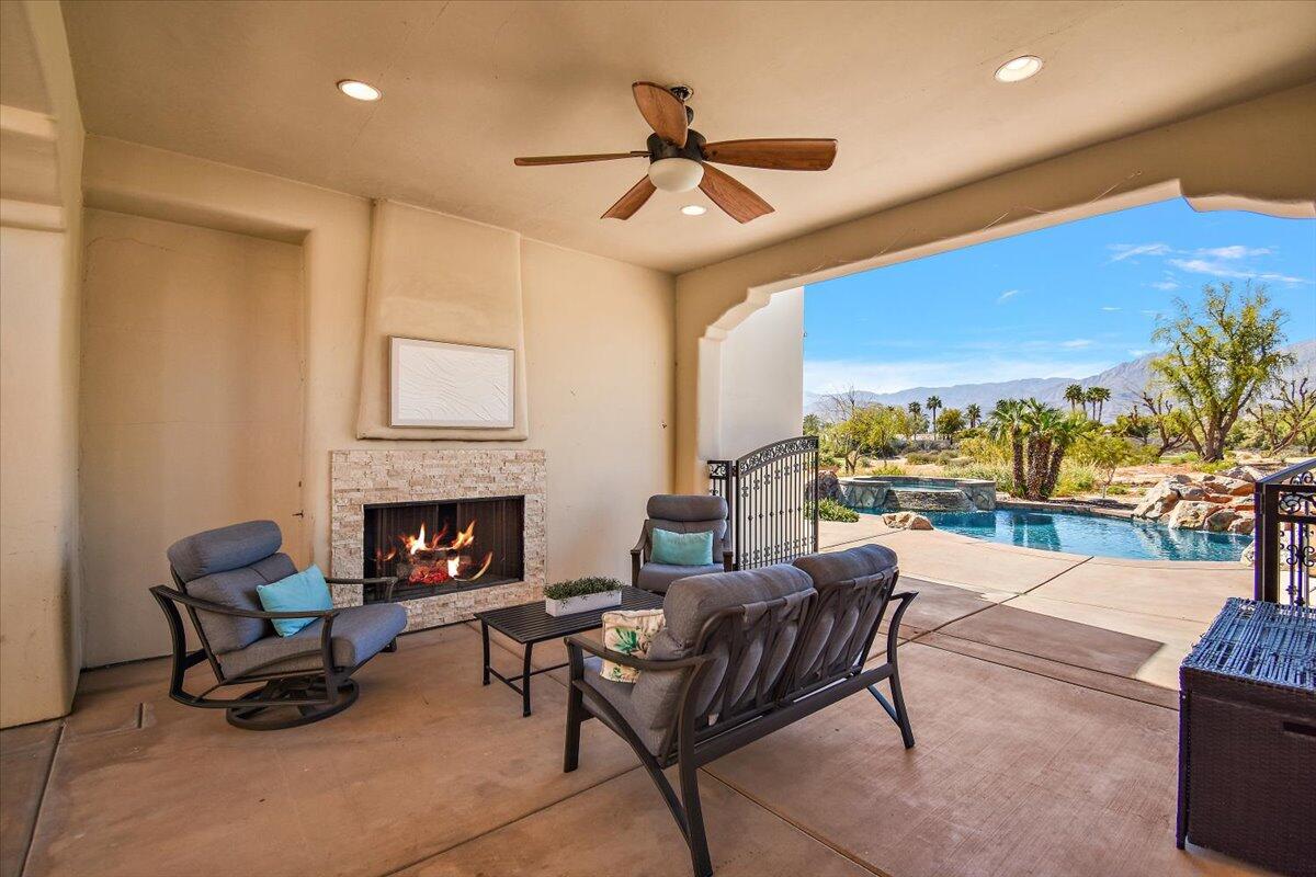 La Quinta, California 92253, United States, 5 Bedrooms Bedrooms, ,5 BathroomsBathrooms,Residential,Pending,102591