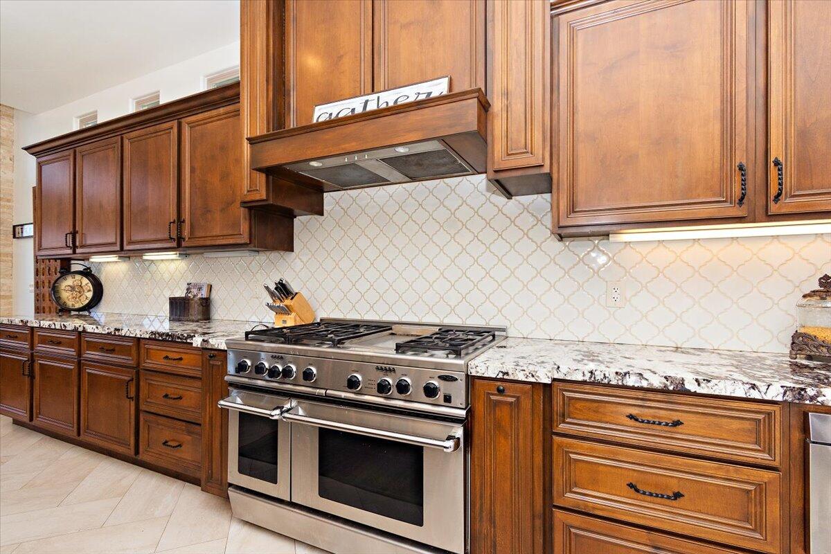 La Quinta, California 92253, United States, 5 Bedrooms Bedrooms, ,5 BathroomsBathrooms,Residential,Pending,102591