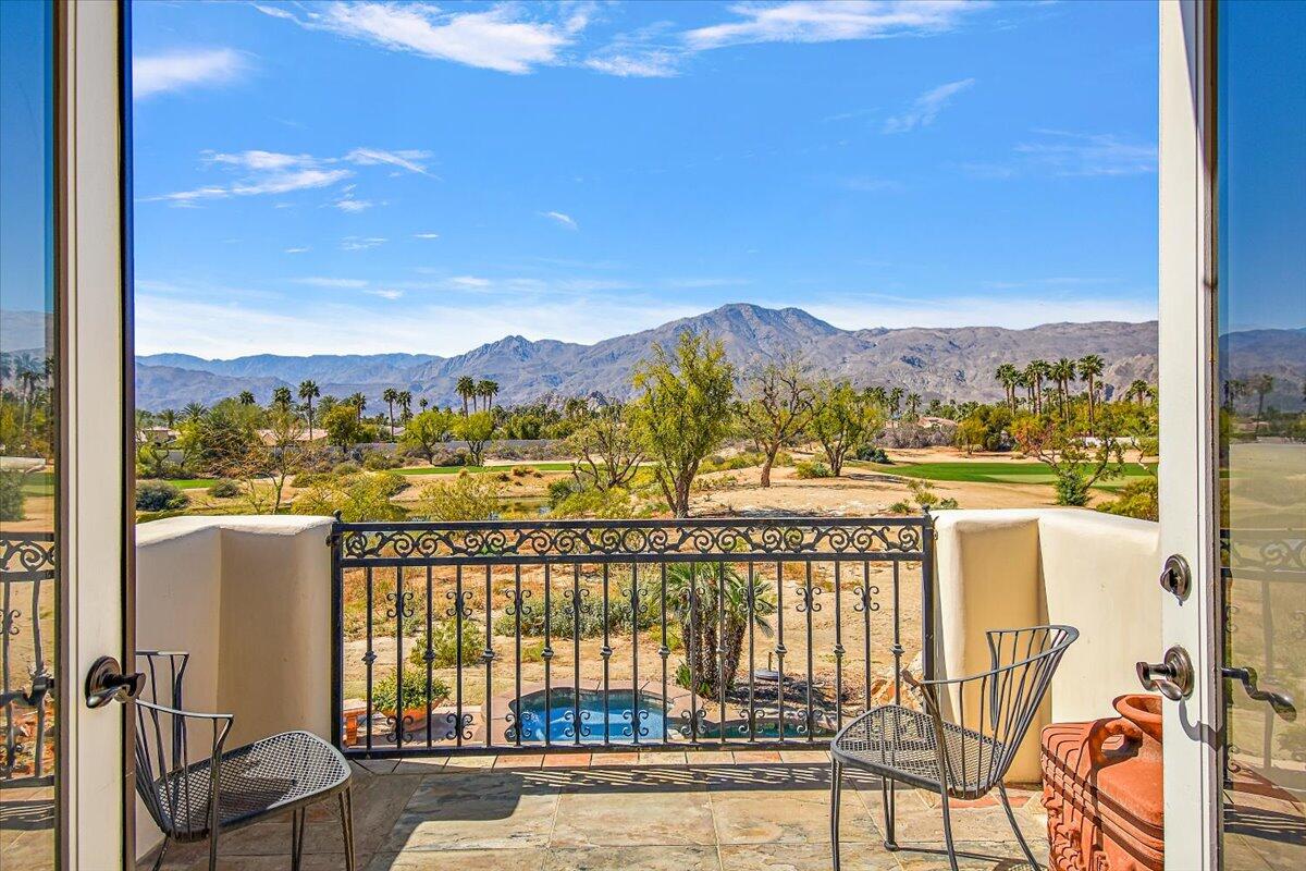 La Quinta, California 92253, United States, 5 Bedrooms Bedrooms, ,5 BathroomsBathrooms,Residential,Pending,102591