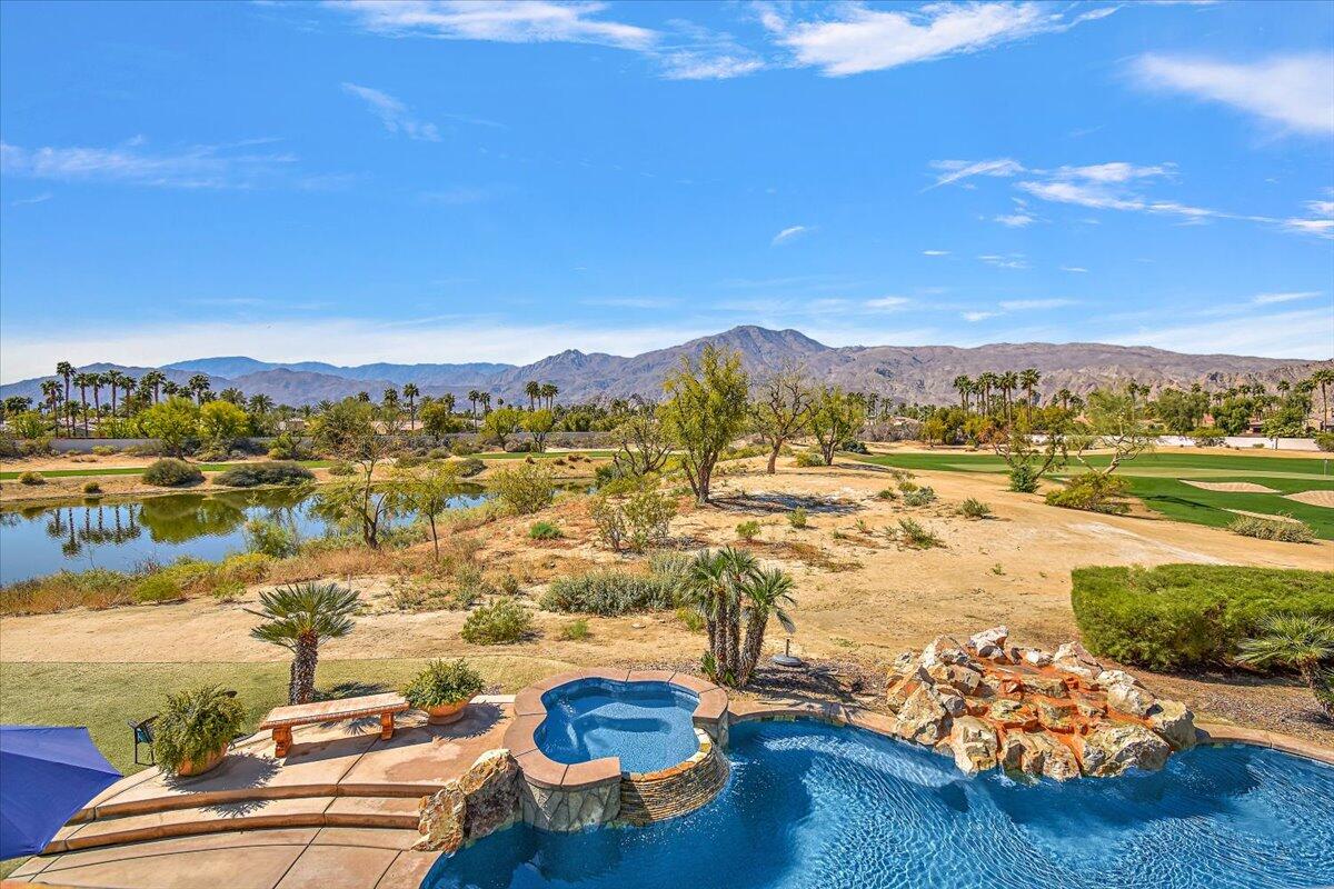 La Quinta, California 92253, United States, 5 Bedrooms Bedrooms, ,5 BathroomsBathrooms,Residential,Pending,102591