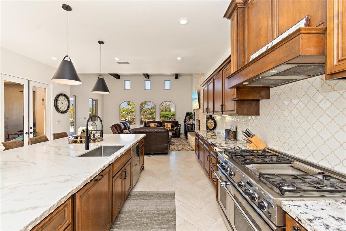 La Quinta, California 92253, United States, 5 Bedrooms Bedrooms, ,5 BathroomsBathrooms,Residential,Pending,102591