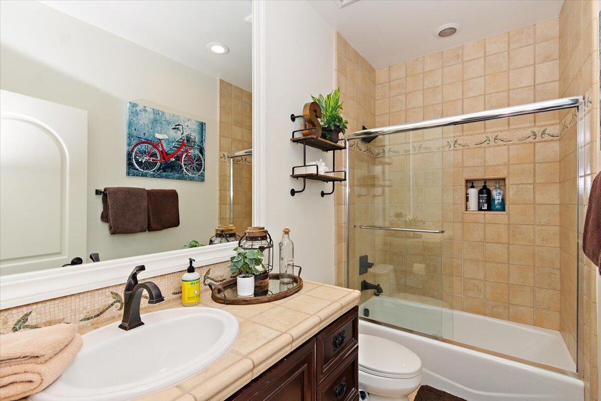 La Quinta, California 92253, United States, 5 Bedrooms Bedrooms, ,5 BathroomsBathrooms,Residential,Pending,102591