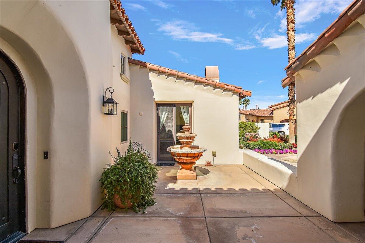 La Quinta, California 92253, United States, 5 Bedrooms Bedrooms, ,5 BathroomsBathrooms,Residential,Pending,102591