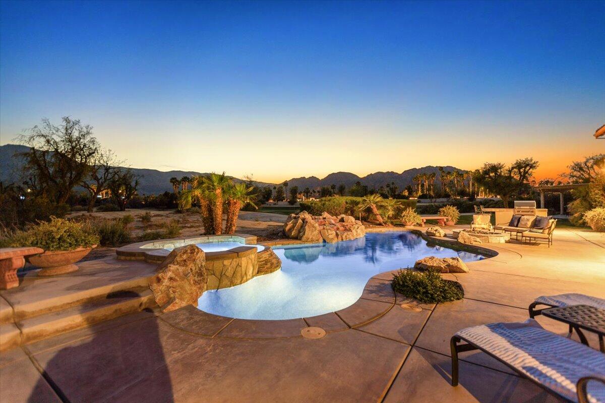 La Quinta, California 92253, United States, 5 Bedrooms Bedrooms, ,5 BathroomsBathrooms,Residential,Pending,102591