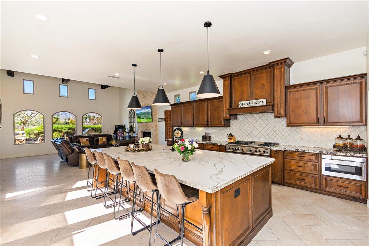 La Quinta, California 92253, United States, 5 Bedrooms Bedrooms, ,5 BathroomsBathrooms,Residential,Pending,102591