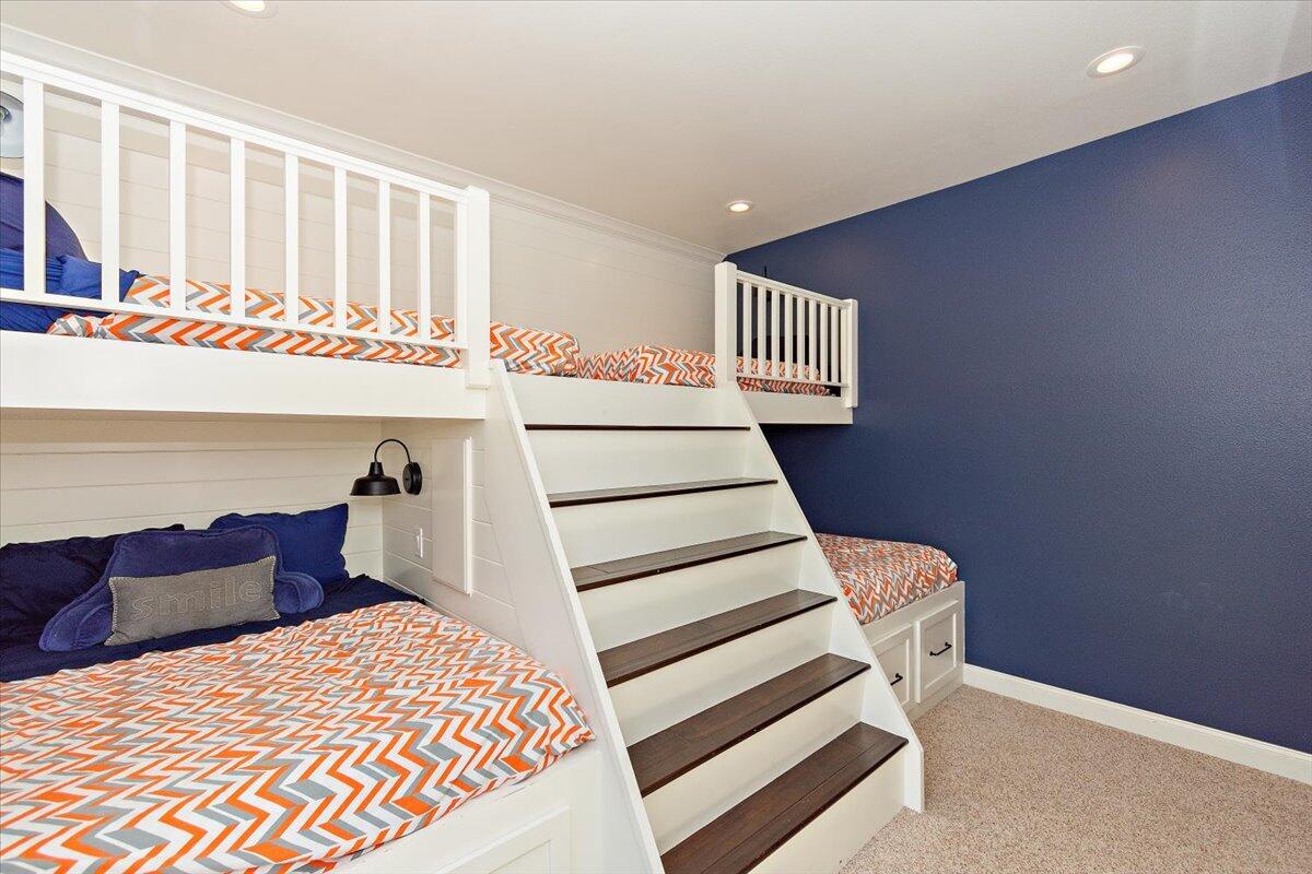 La Quinta, California 92253, United States, 5 Bedrooms Bedrooms, ,5 BathroomsBathrooms,Residential,Pending,102591