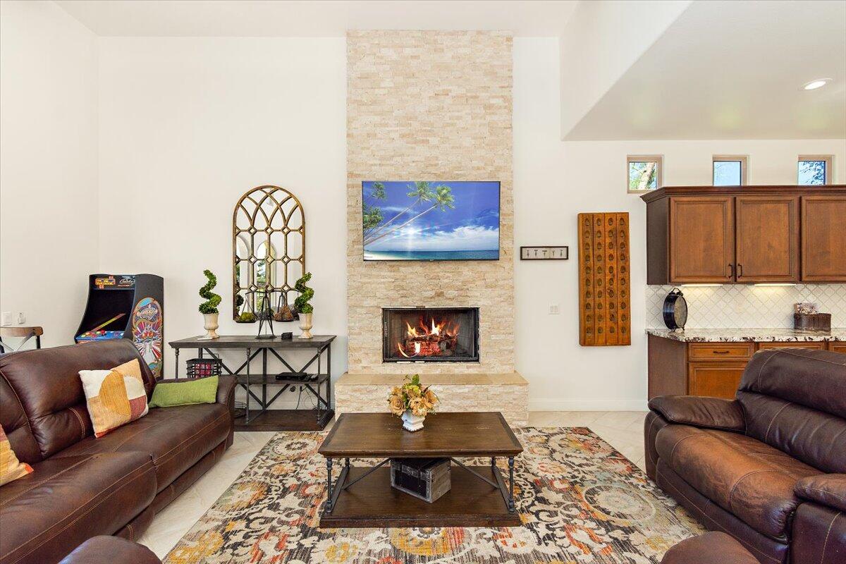 La Quinta, California 92253, United States, 5 Bedrooms Bedrooms, ,5 BathroomsBathrooms,Residential,Pending,102591