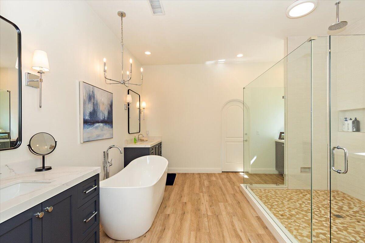 La Quinta, California 92253, United States, 5 Bedrooms Bedrooms, ,5 BathroomsBathrooms,Residential,Pending,102591