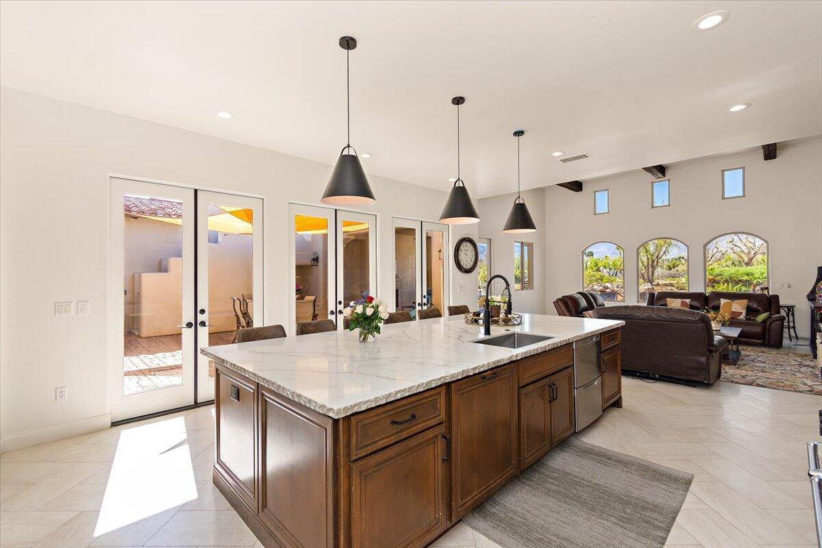 La Quinta, California 92253, United States, 5 Bedrooms Bedrooms, ,5 BathroomsBathrooms,Residential,Pending,102591