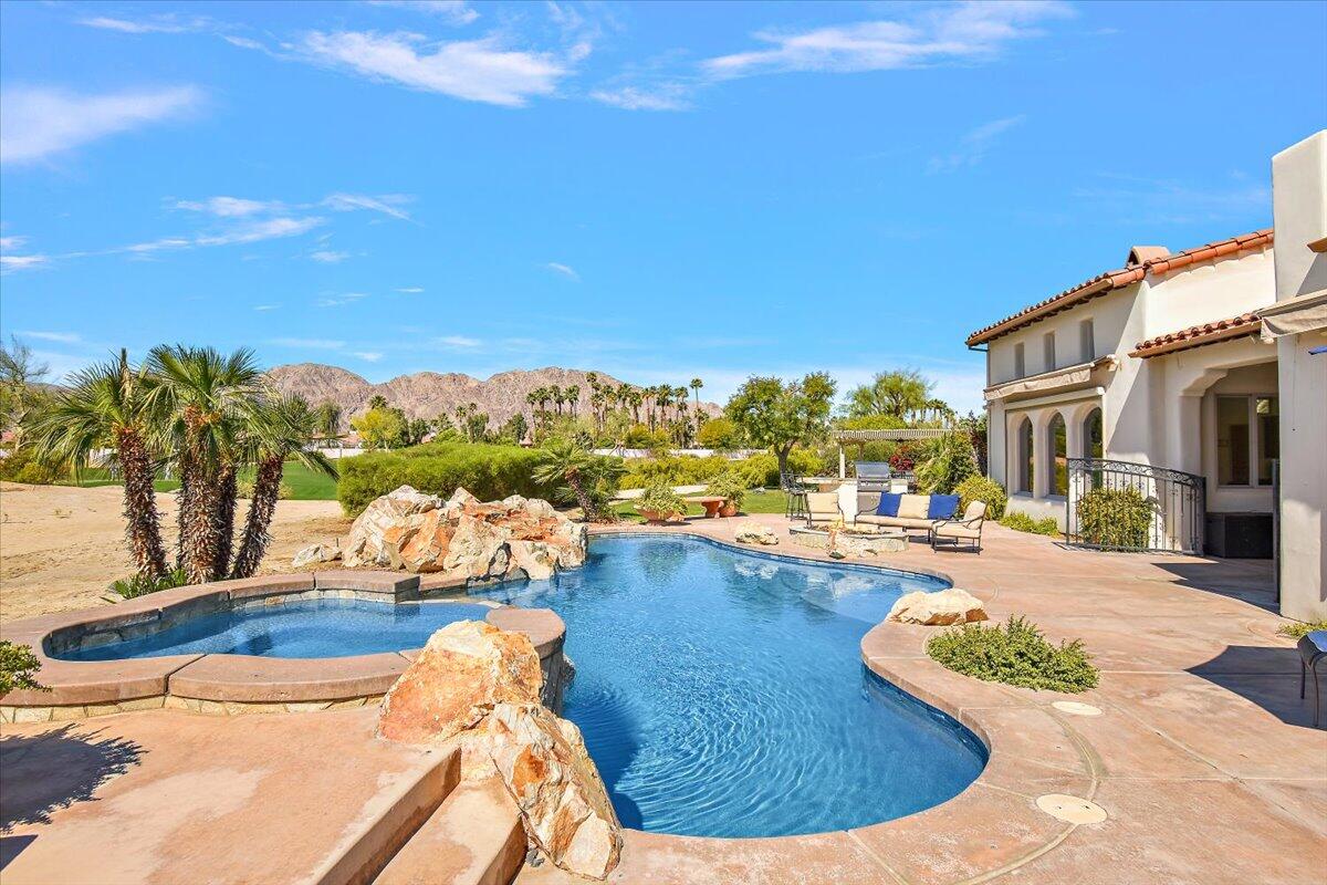 La Quinta, California 92253, United States, 5 Bedrooms Bedrooms, ,5 BathroomsBathrooms,Residential,Pending,102591