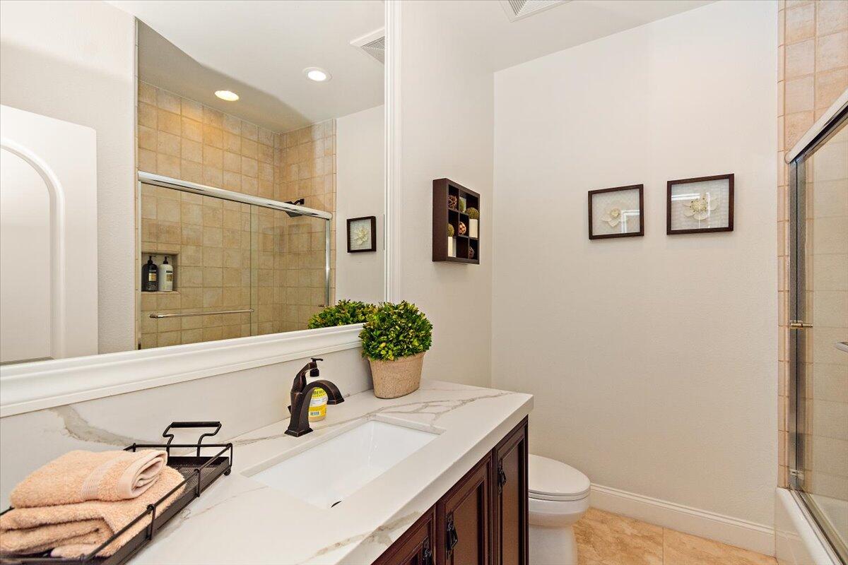 La Quinta, California 92253, United States, 5 Bedrooms Bedrooms, ,5 BathroomsBathrooms,Residential,Pending,102591