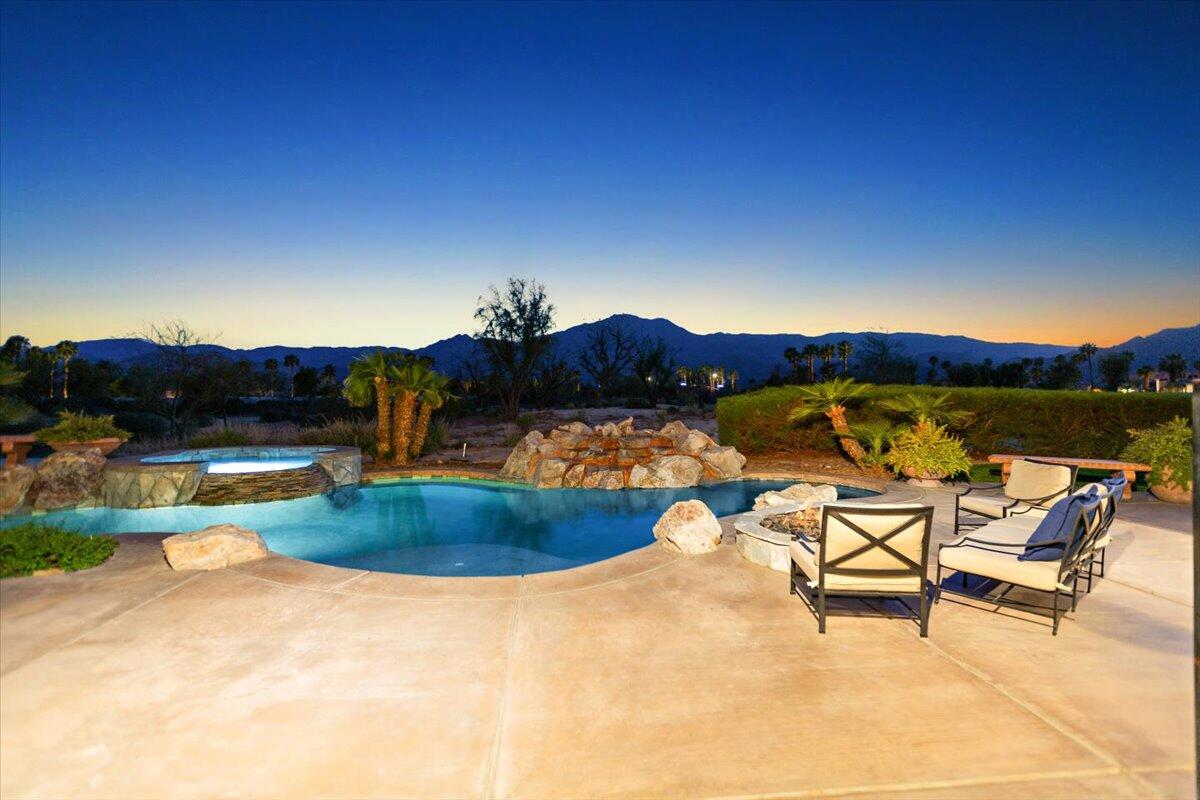 La Quinta, California 92253, United States, 5 Bedrooms Bedrooms, ,5 BathroomsBathrooms,Residential,Pending,102591