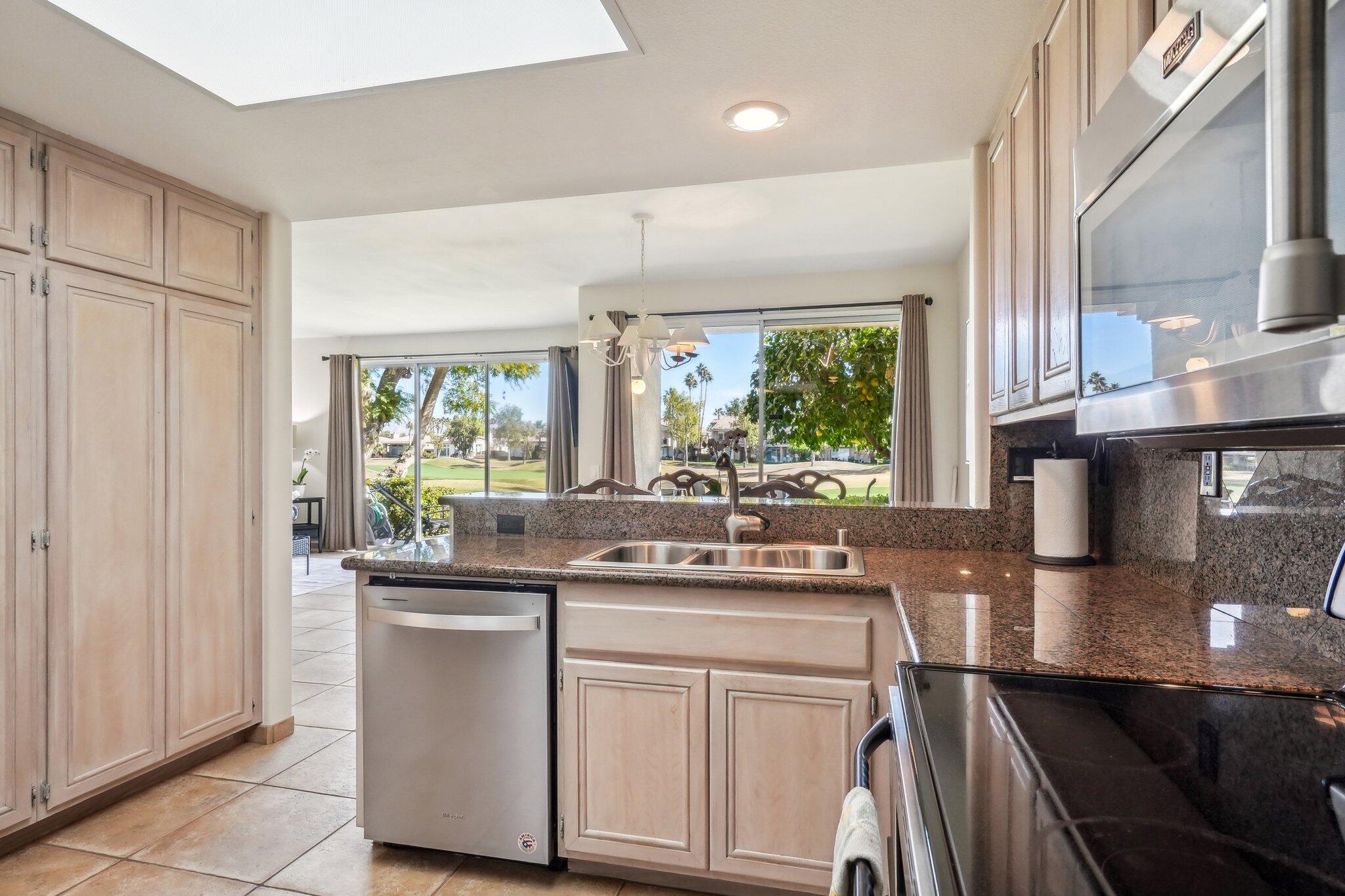 La Quinta, California 92253, United States, 3 Bedrooms Bedrooms, ,2 BathroomsBathrooms,Residential,Pending,83080