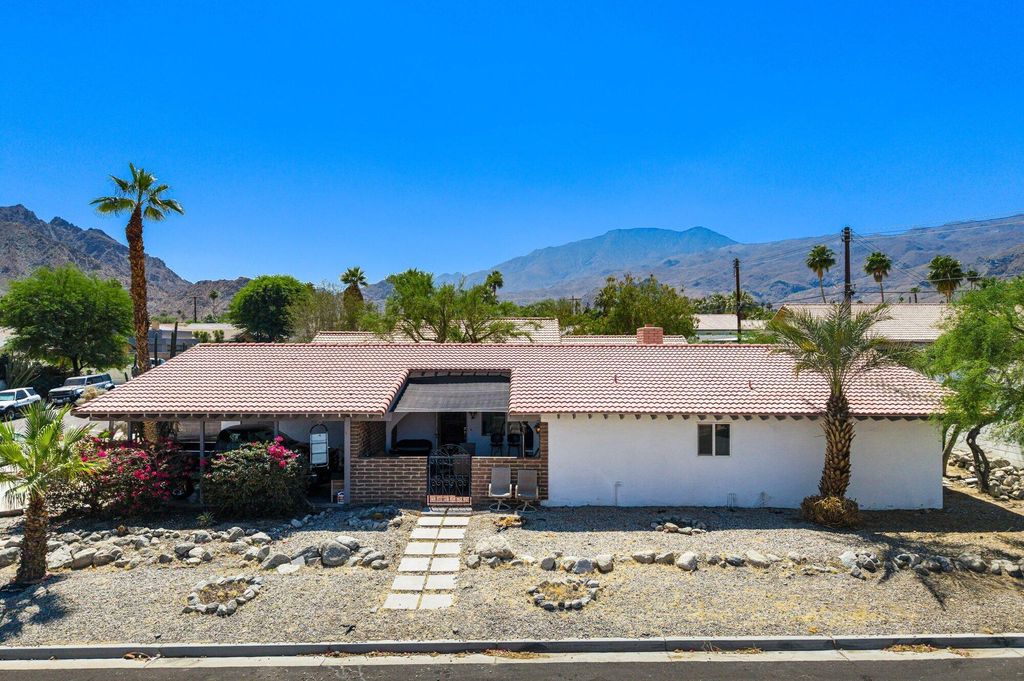 Photo of 53511 Avenida Obregon, La Quinta, CA 92253 (MLS # 219146262)