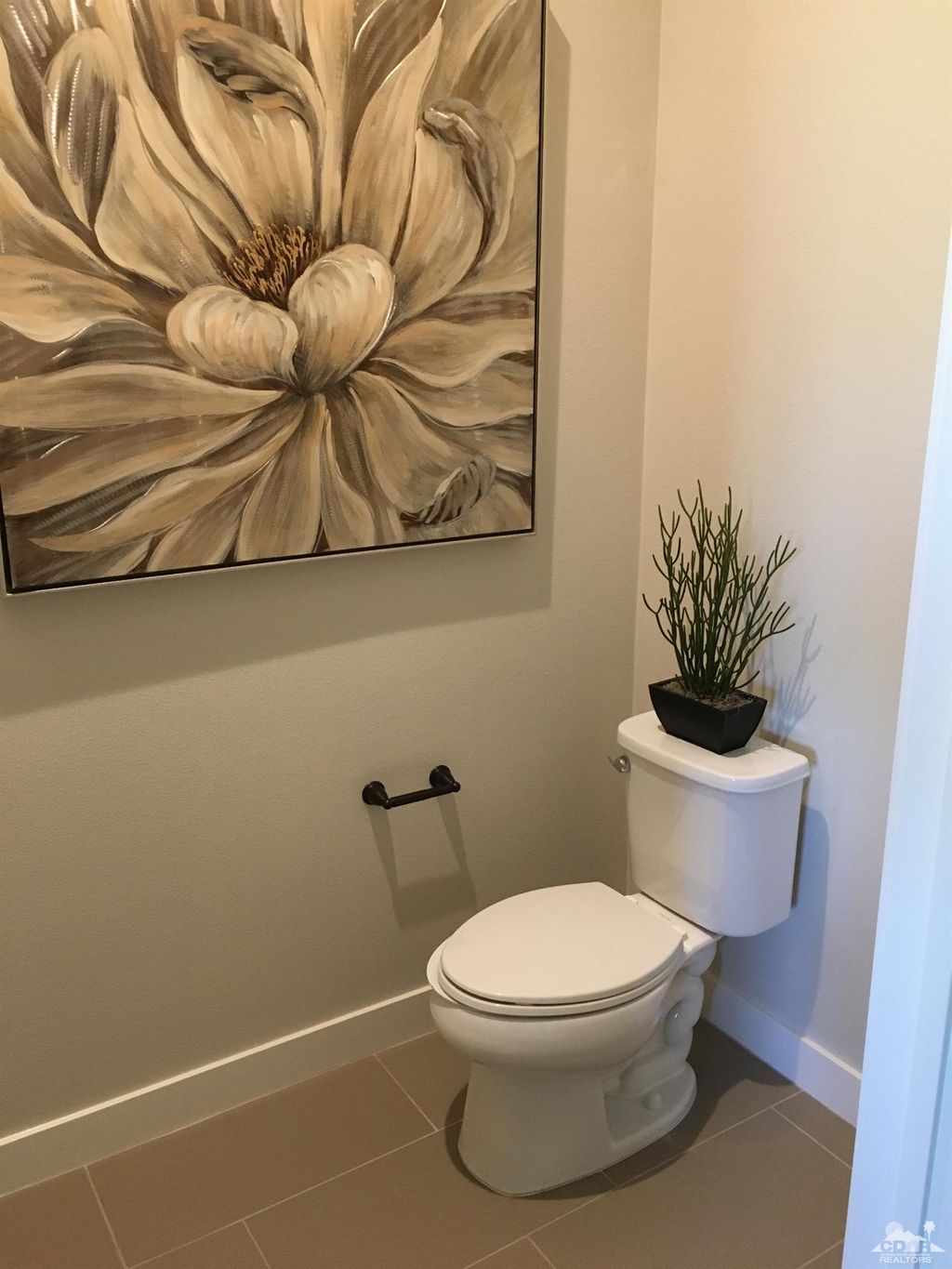 listing image 10990405675973869481