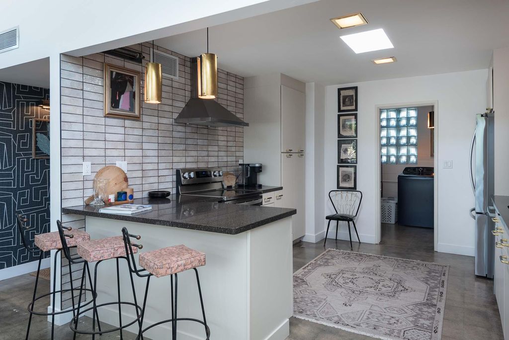 listing image 10996154191644481682