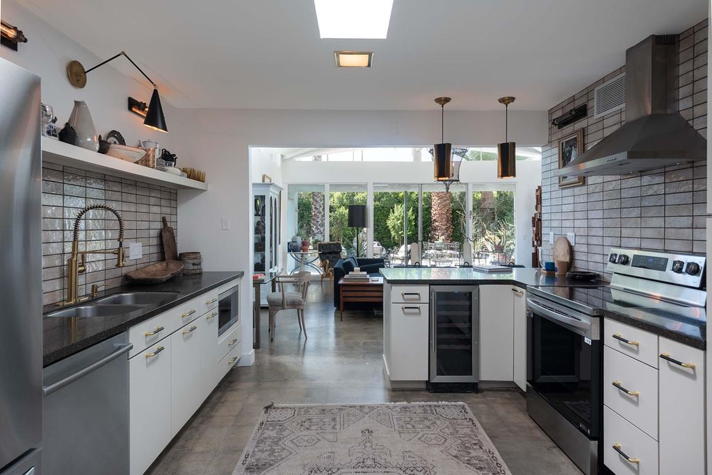 listing image 10992790785406323015