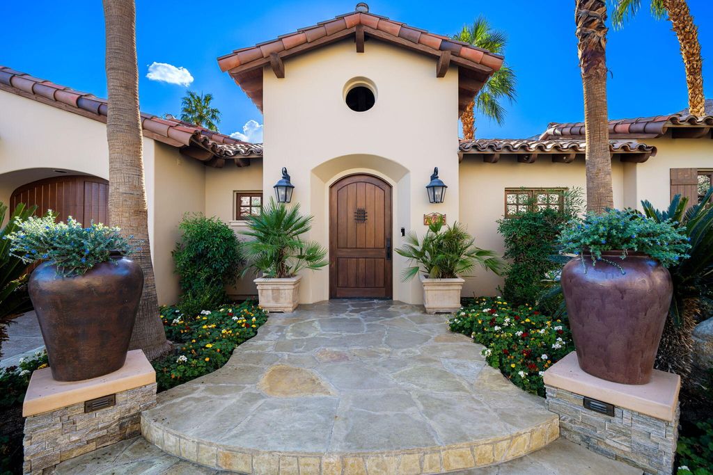 Photo of 77205 Loma Vista, La Quinta, CA 92253 (MLS # 219139038)