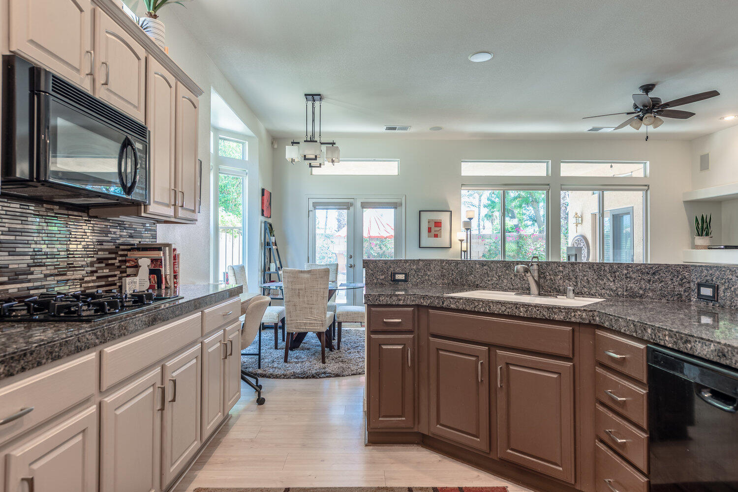 Indio, California 92201, United States, 2 Bedrooms Bedrooms, ,2 BathroomsBathrooms,Residential,Active,241411