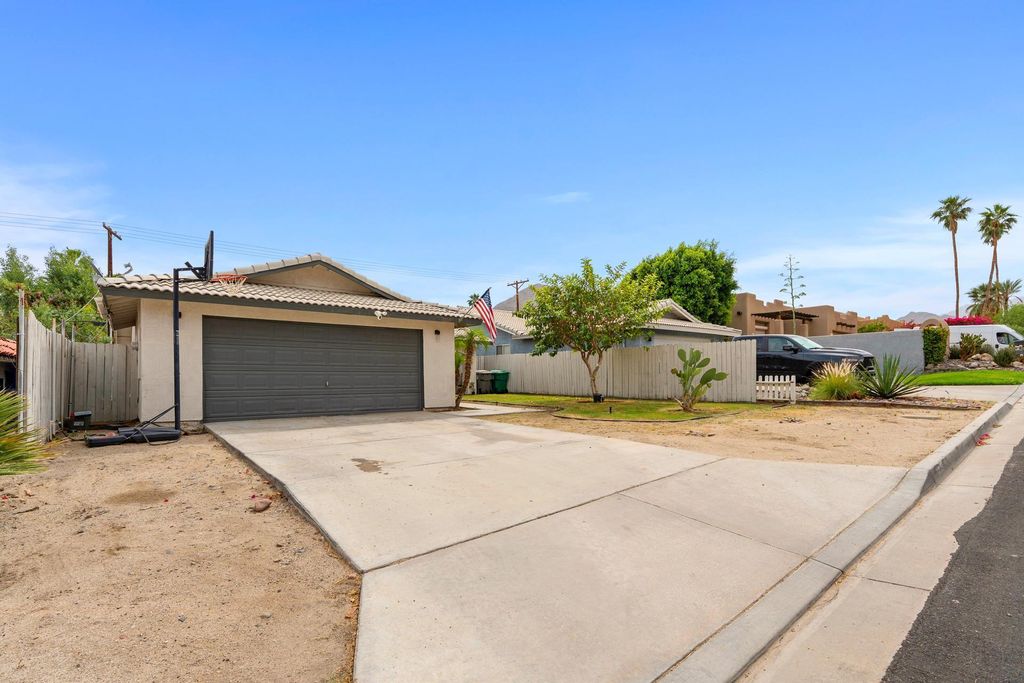 Photo of 53340 Avenida Obregon, La Quinta, CA 92253 (MLS # 219145618)