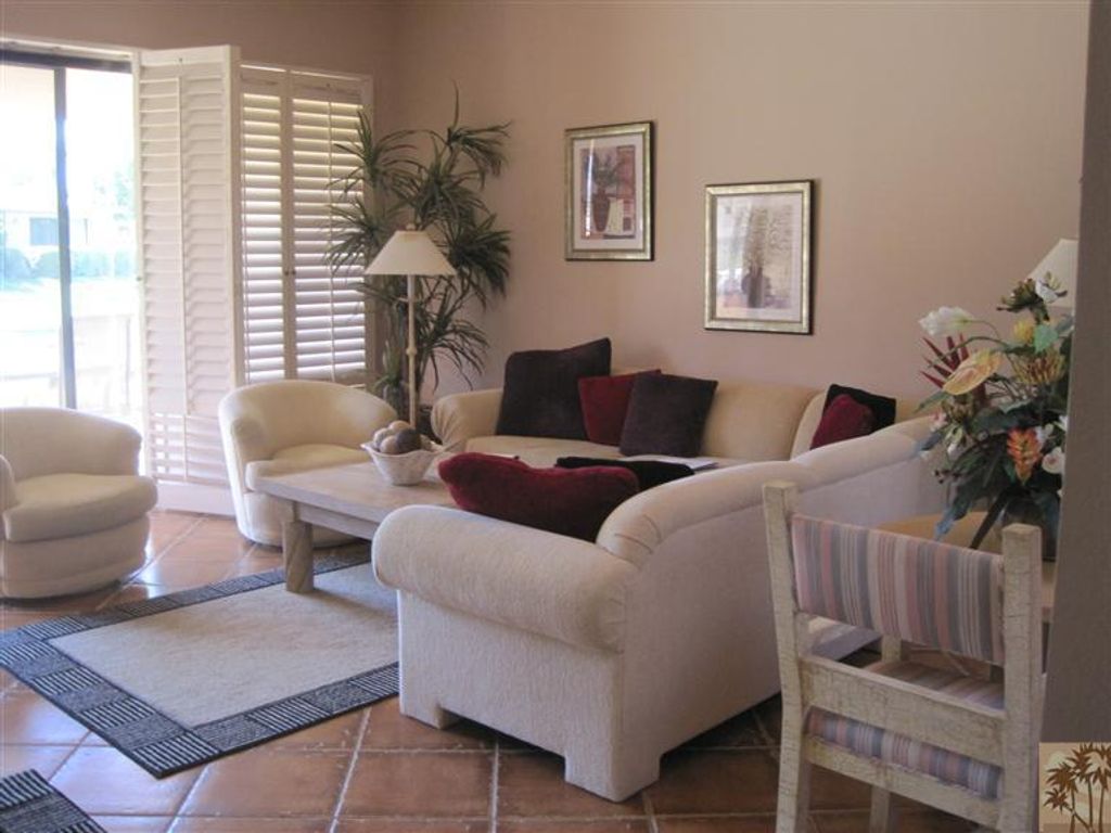 listing image 10996342775366652601