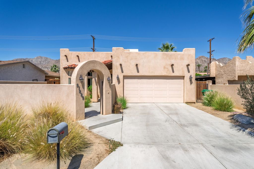 Photo of 51885 Avenida Bermudas, La Quinta, CA 92253 (MLS # 219129579)