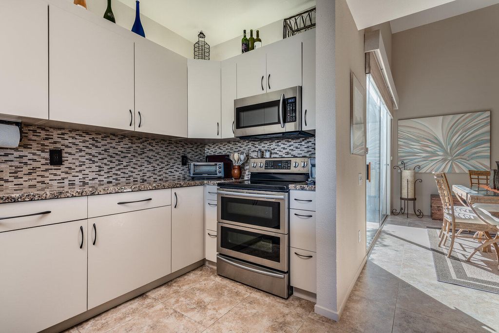 listing image 10999132525117658374