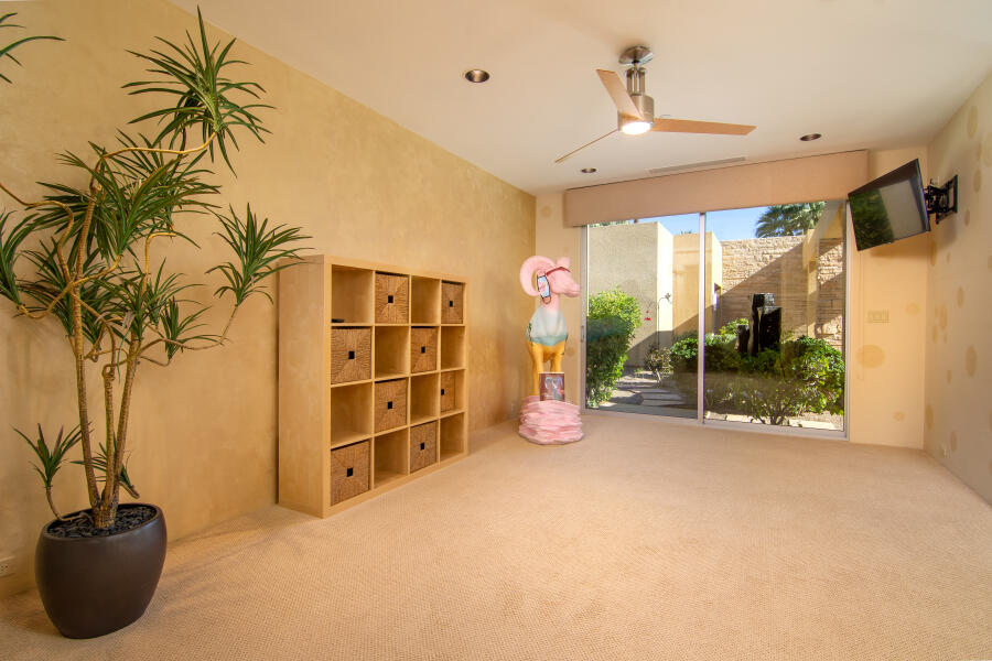 Palm Springs, California 92262, United States, 5 Bedrooms Bedrooms, ,5 BathroomsBathrooms,Residential,Active,250691