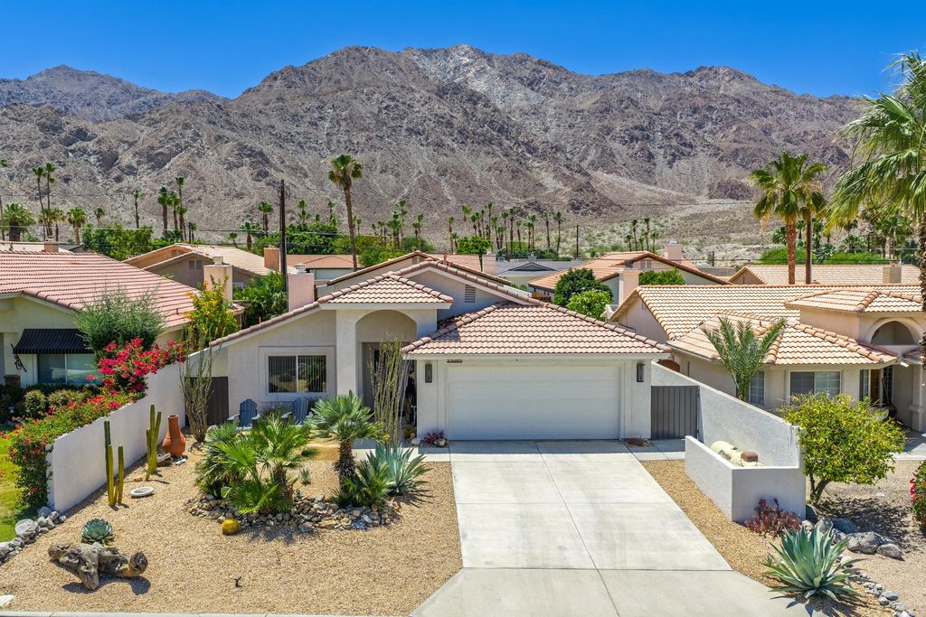 Photo of 53085 Avenida Rubio, La Quinta, CA 92253 (MLS # 219148746)