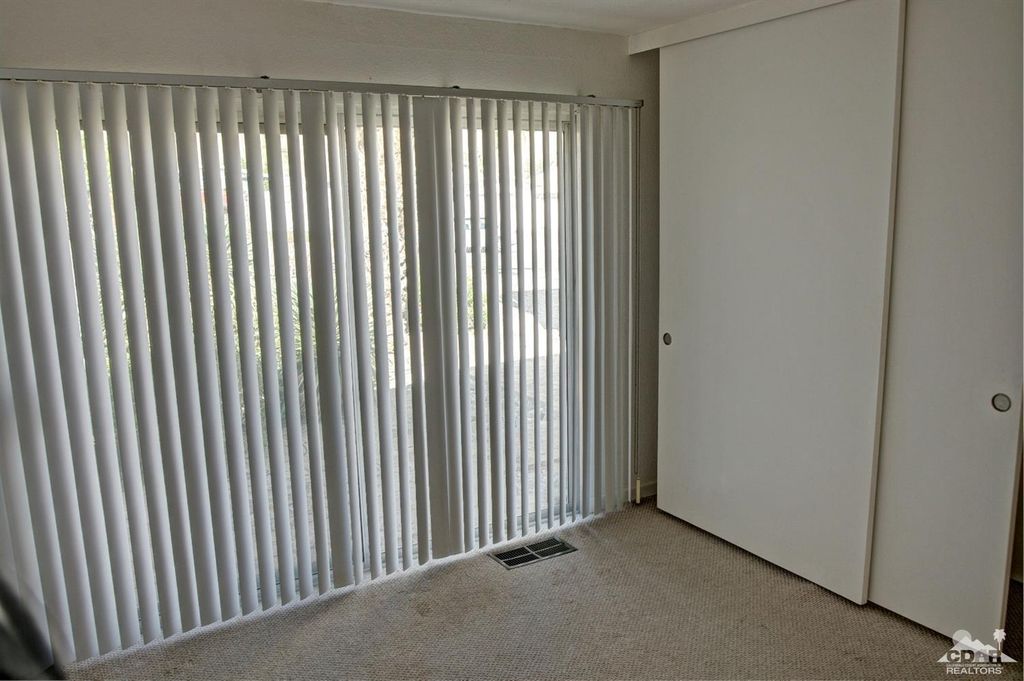 listing image 10995436260652443306
