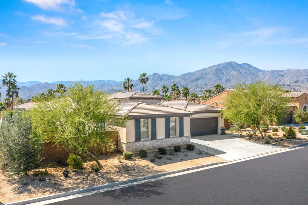 Photo of 81855 Vida Bella Drive, La Quinta, CA 92253 (MLS # 219144937)