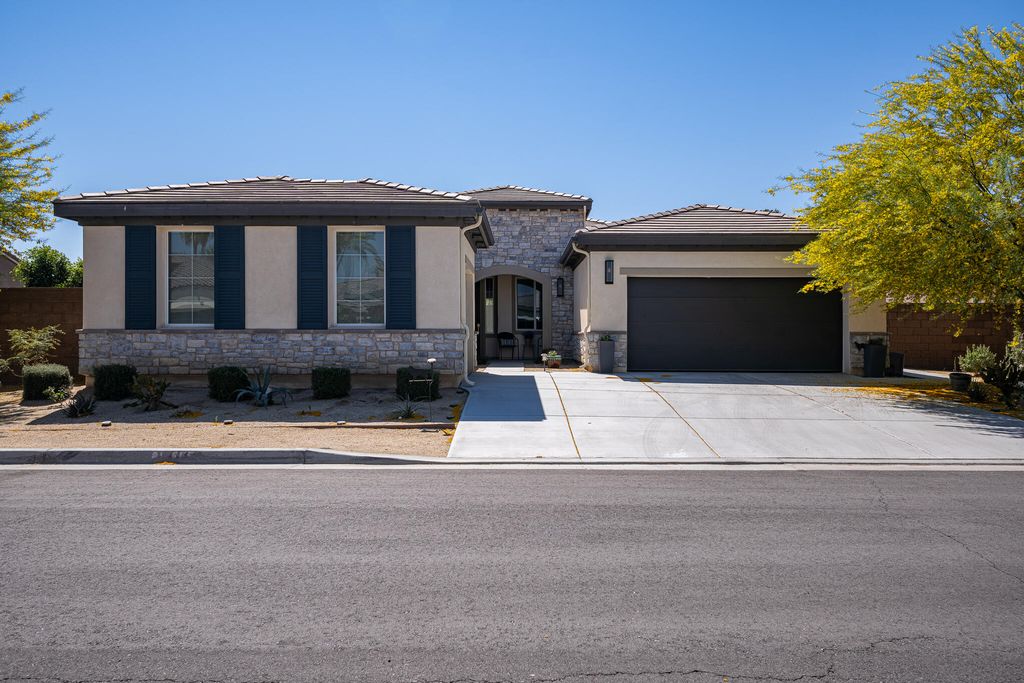 Photo of 81855 Vida Bella Drive, La Quinta, CA 92253 (MLS # 219144937)