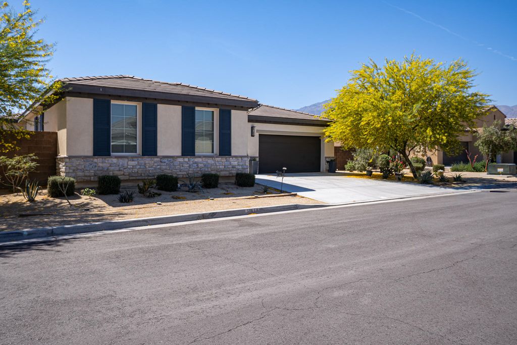 Photo of 81855 Vida Bella Drive, La Quinta, CA 92253 (MLS # 219144937)