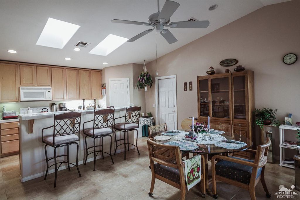 listing image 10991461586416610321