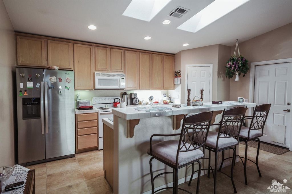listing image 10998139063733542601