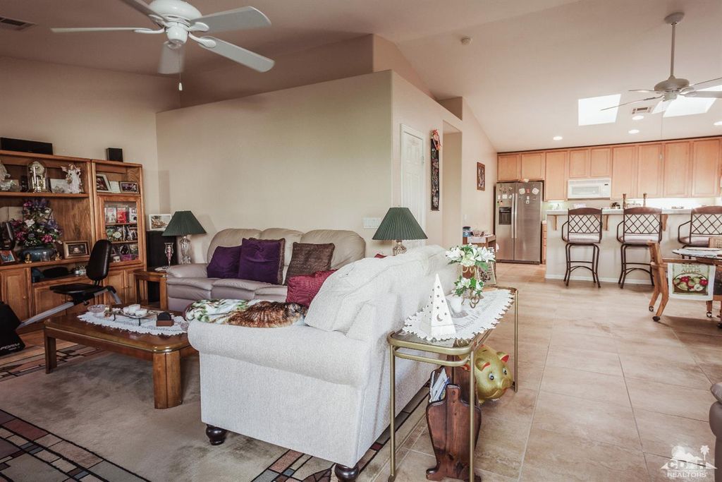 listing image 10999077798142396218