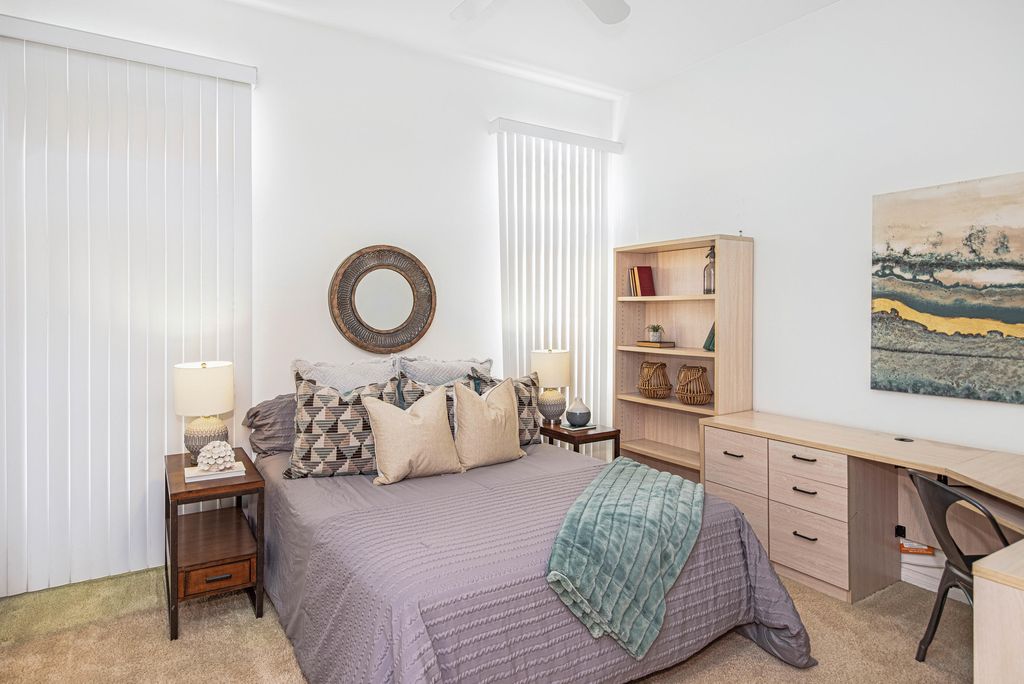 listing image 10993335589403559871