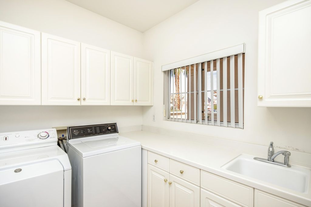 listing image 10993360561761101561