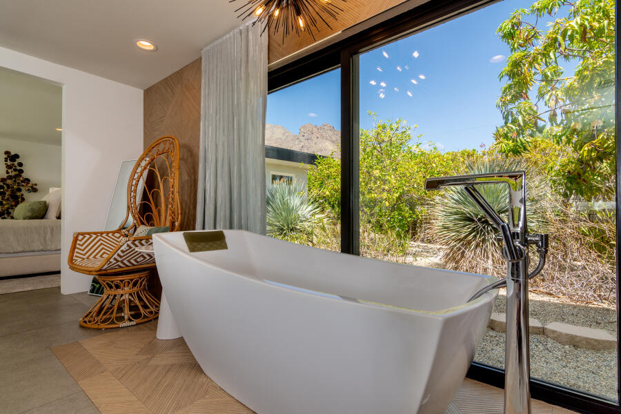 Palm Springs, California 92262, United States, 5 Bedrooms Bedrooms, ,3 BathroomsBathrooms,Residential,Active,187802