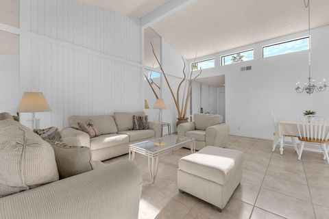 Photo of 84 Avenida Las Palmas, Rancho Mirage, CA 92270 (MLS # 219140359)