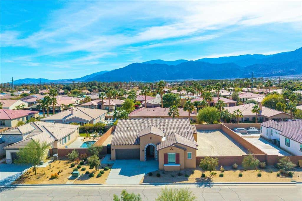 Photo of 81835 Vida Bella Drive, La Quinta, CA 92253 (MLS # 219151004)