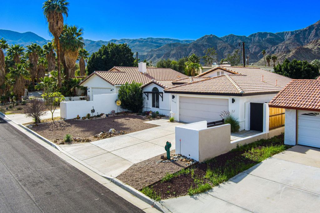 Photo of 54105 Avenida Obregon, La Quinta, CA 92253 (MLS # 219141681)