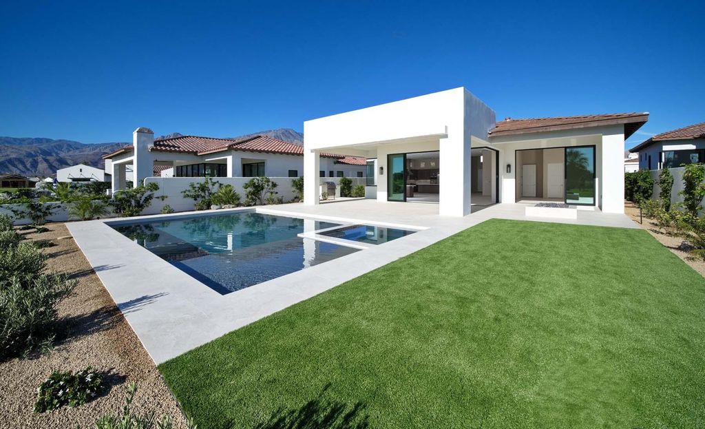 Photo of 59618 Almeria, La Quinta, CA 92253 (MLS # 219145470)