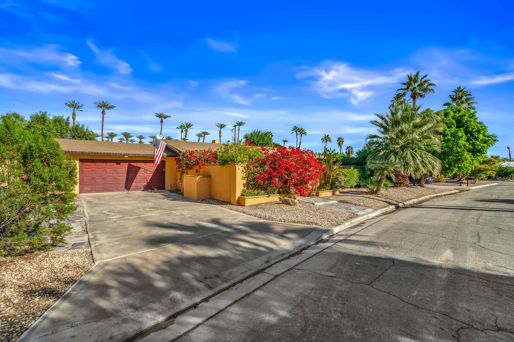 Photo of 78430 Crestview Terrace, La Quinta, CA 92253 (MLS # 219139327)