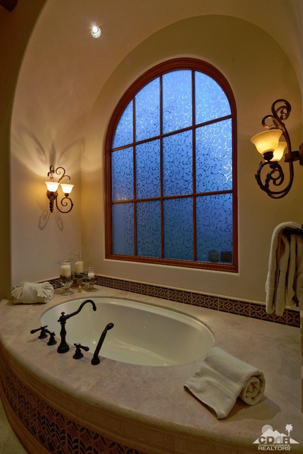 listing image 10998880432526365930