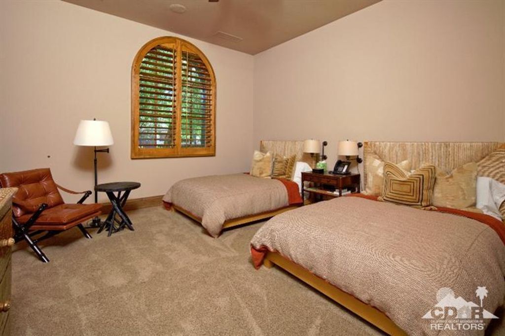 listing image 10996601433291747413