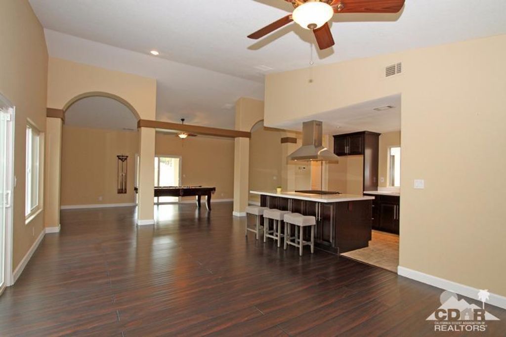 listing image 10995033703569793661