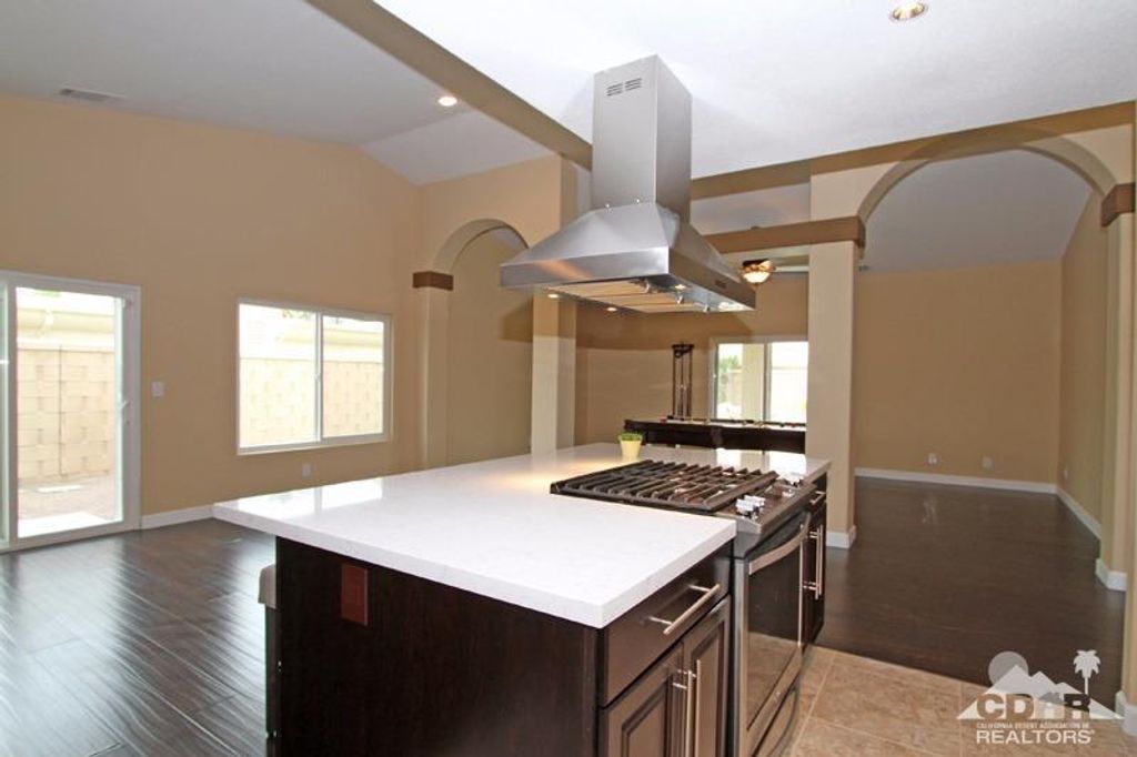 listing image 10990316659599034472