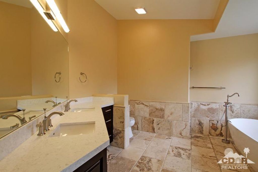 listing image 10993845858531992929