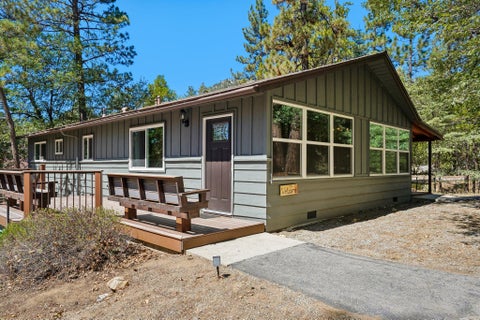 Photo of 25405 Palomar Road, Idyllwild, CA 92549 (MLS # 219152968)